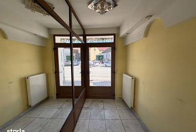 Spațiu comercial, de 42 mp, în Central - 3