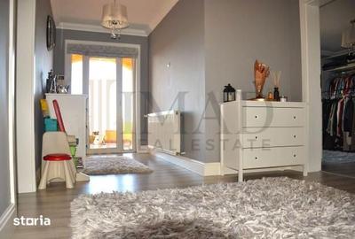 Casă cu 8 camere cu Teren 230 Mp în Aninoasa - 2