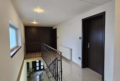 Casa individuala cu 5 Camere 3 Bai si Curte in Cristian - 14