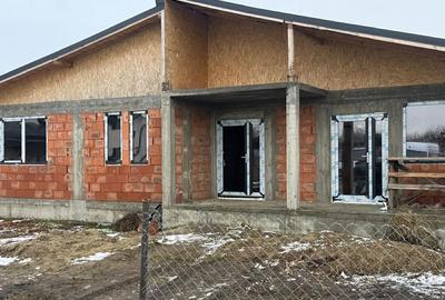 Casă cu 4 camere în Central - 1