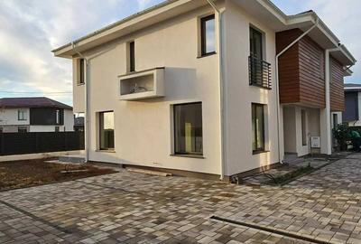 Casă cu 4 camere în Odăile