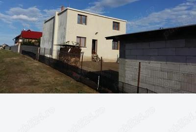 Casă cu 5 camere în Totoești - 1