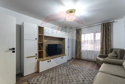 Apartament cu 3 camere decomandat, mobilat în Tractorul - 4