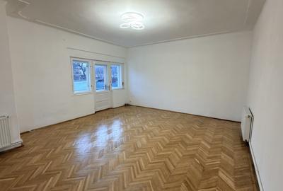 Casă individuală cu 4 camere cu Canalizare în Central - 2