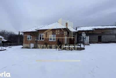 Casă cu 4 camere cu Teren 3038 Mp în Mălureni - 3