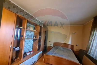 Casa / Vila cu 6 camere in Jorasti - 11