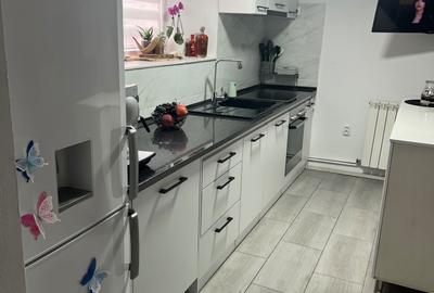 Apartament cu 3 camere decomandat, mobilat în Central - 1