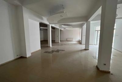 Inchiriez Spatiu Comercial 300mp, Pietonal Stefan cel Mare, Roman, Neamt - 3