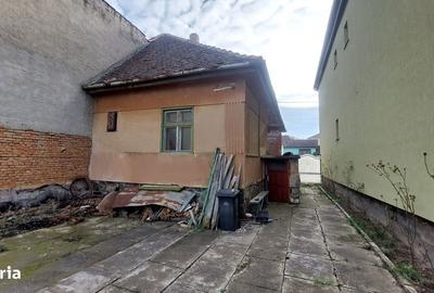 Casă cu 2 camere cu Teren 329 Mp în Central - 2