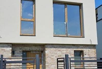 Casă cu 4 camere cu Teren 232 Mp în Gheorgheni