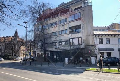 Apartament cu 4 camere circular în P-ța Victoriei