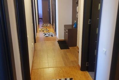 Apartament cu 3 camere decomandat în Roșu