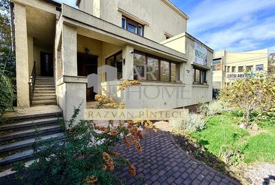 Vila D+P+1E, 11 camere, Bulevard, Ploiesti - 1