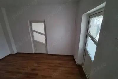 A 39 Proprietarul vinde in Buhu?i ,casa 3 camere la strada , - 1