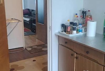 Apartament cu 3 camere decomandat în Frații Golești - 9