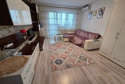 Apartament cu 3 camere semidecomandat în Rahova
