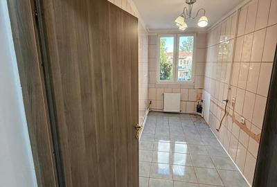 Apartament cu 3 camere decomandat în Gojdu