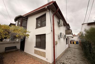 Cabinet medical ?i apartament 2 camere, 253 mp teren, 1 Mai - 15