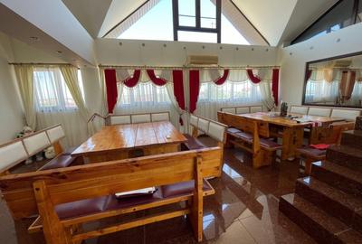 1 Decembrie, vila cu 12 camere si restaurant - 1