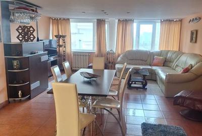 Apartament cu 3 camere decomandat, mobilat în Hala Centrală