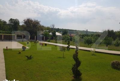 Casă cu 6 camere cu Teren 3173 Mp în Central - 1