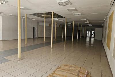 Spațiu comercial, de 320 mp, în Central - 4