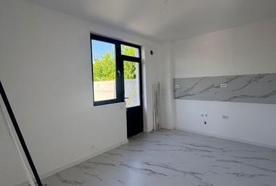 Casă cu 3 camere cu Teren 200 Mp în Central - 3