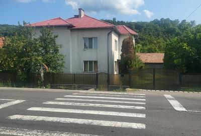 Casa de vânzare +teren - 16