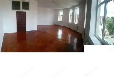 Casă cu Teren 629 Mp în Tineretului - 2