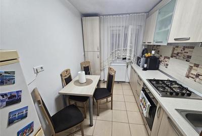 Apartament cu 3 camere semidecomandat în Micro II - 8