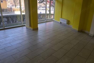 Spațiu comercial, de 70 mp, în Decebal - 8