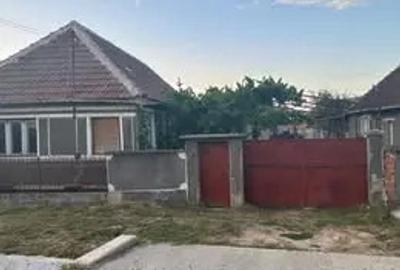 Casă cu 3 camere în Central