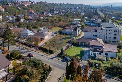 Casă cu 7 camere cu Teren 1617 Mp în Central - 36