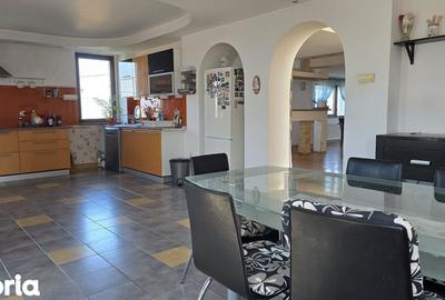 Casă cu 5 camere cu Teren 900 Mp în Zăvoi - 4