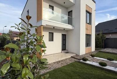 Casă cu 4 camere cu Teren 350 Mp în Miroslava