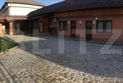 Casă cu 7 camere cu Teren 400 Mp în Central - 1