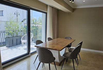 Casă cu 4 camere în Central