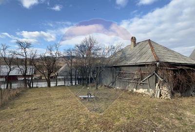 Casă cu 2 camere cu Teren 2198 Mp în Mara - 1