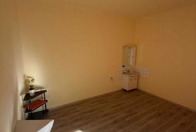 Casă cu 4 camere cu Teren 260 Mp în Central - 1
