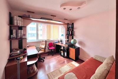 Apartament spatios ,decomandat 4 camere, etaj 2, Re?i?a. - 2