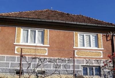 Casă cu 3 camere în Teleac - 1