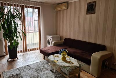 Apartament cu 3 camere decomandat, mobilat în Central - 1