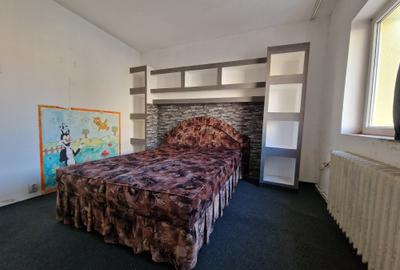 Navodari( Sud, Str Rândunelelor)- 2 camere decomandate, etaj 3/4, liber - 17