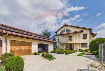 Casă cu 6 camere cu Teren 1226 Mp în Central - 1