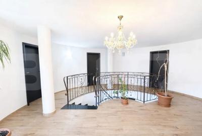 Casă cu 7 camere în Cetate - 2