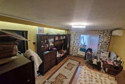 Apartament cu 3 camere decomandat în Obor