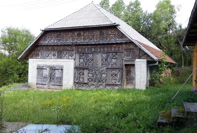 Casă cu 4 camere decomandat în Central - 2