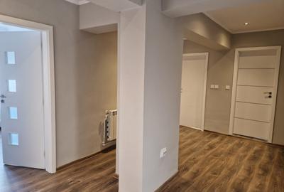 Husi-central, pret neg, apartament liber, 3 camere RENOVAT - 3