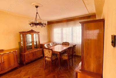 Apartament cu 3 camere decomandat în Central