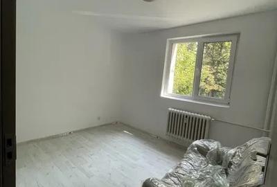 Apartament cu 2 camere, decomandat, etajul 1/4, zona Podu Ros - 3